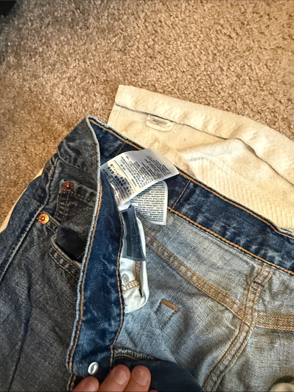 Levi's Men's Straight Leg Jeans in Medium Blue Denim - Picture 3 of 4